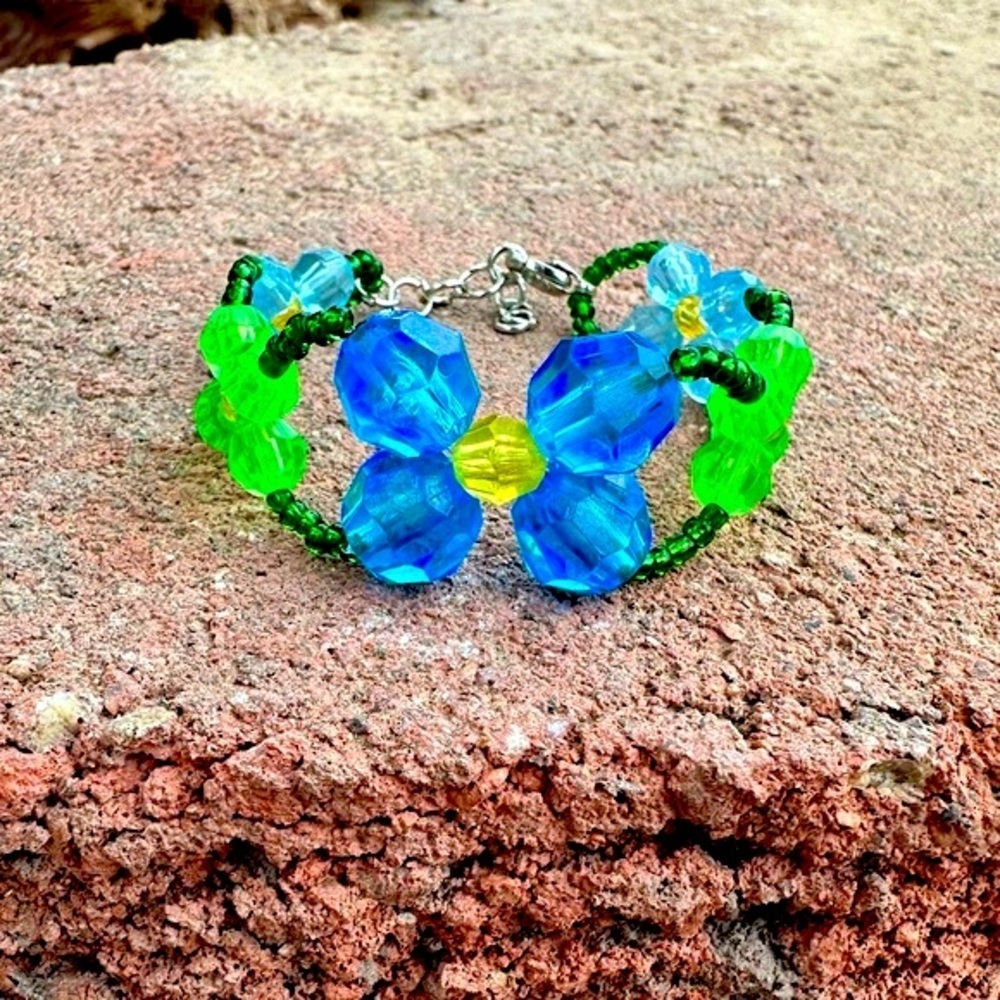 Blue and Neon Green Floral Beaded Bracelet with Silver Colored Accents